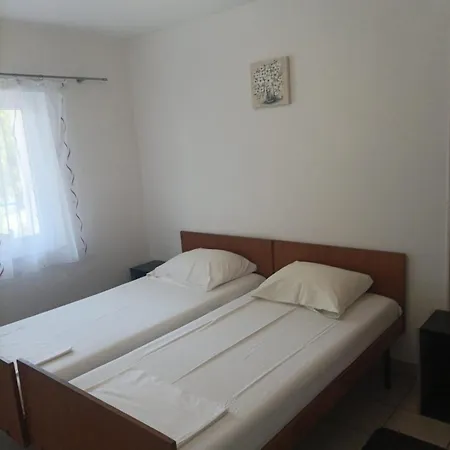 Studio Apartments Pirovac Pirovac