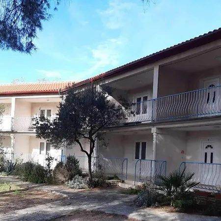 Studio Apartments Pirovac * Pirovac